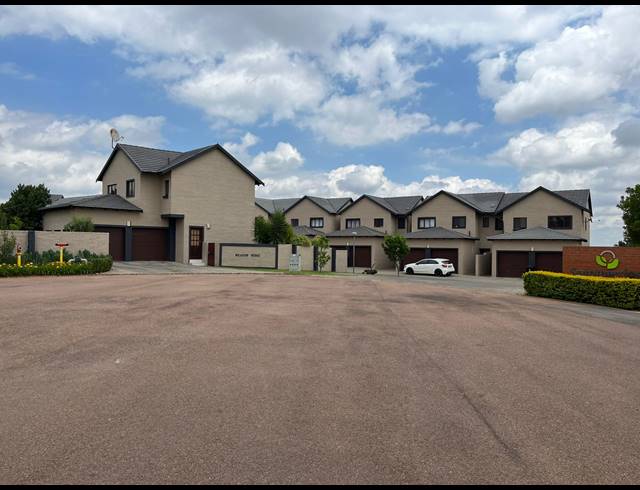2 BEDROOM TOWNHOUSE SOLD IN COUNTRY VIEW ESTATE